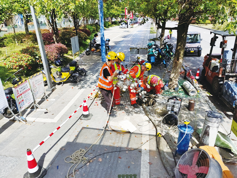  桂平UV-CIPP紫外光固化修复